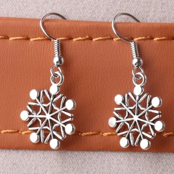 Snowflake earrings   - Picture 2 of 3